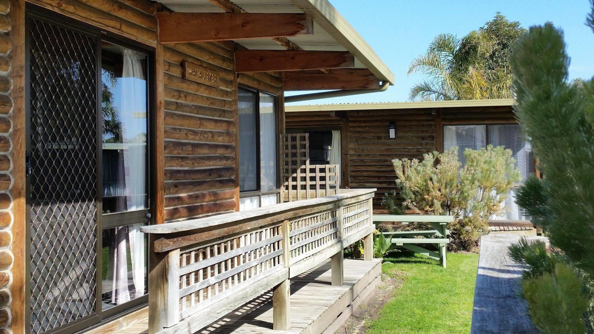 Lazy Acre Log Cabins Лейкс-Энтранс Экстерьер фото