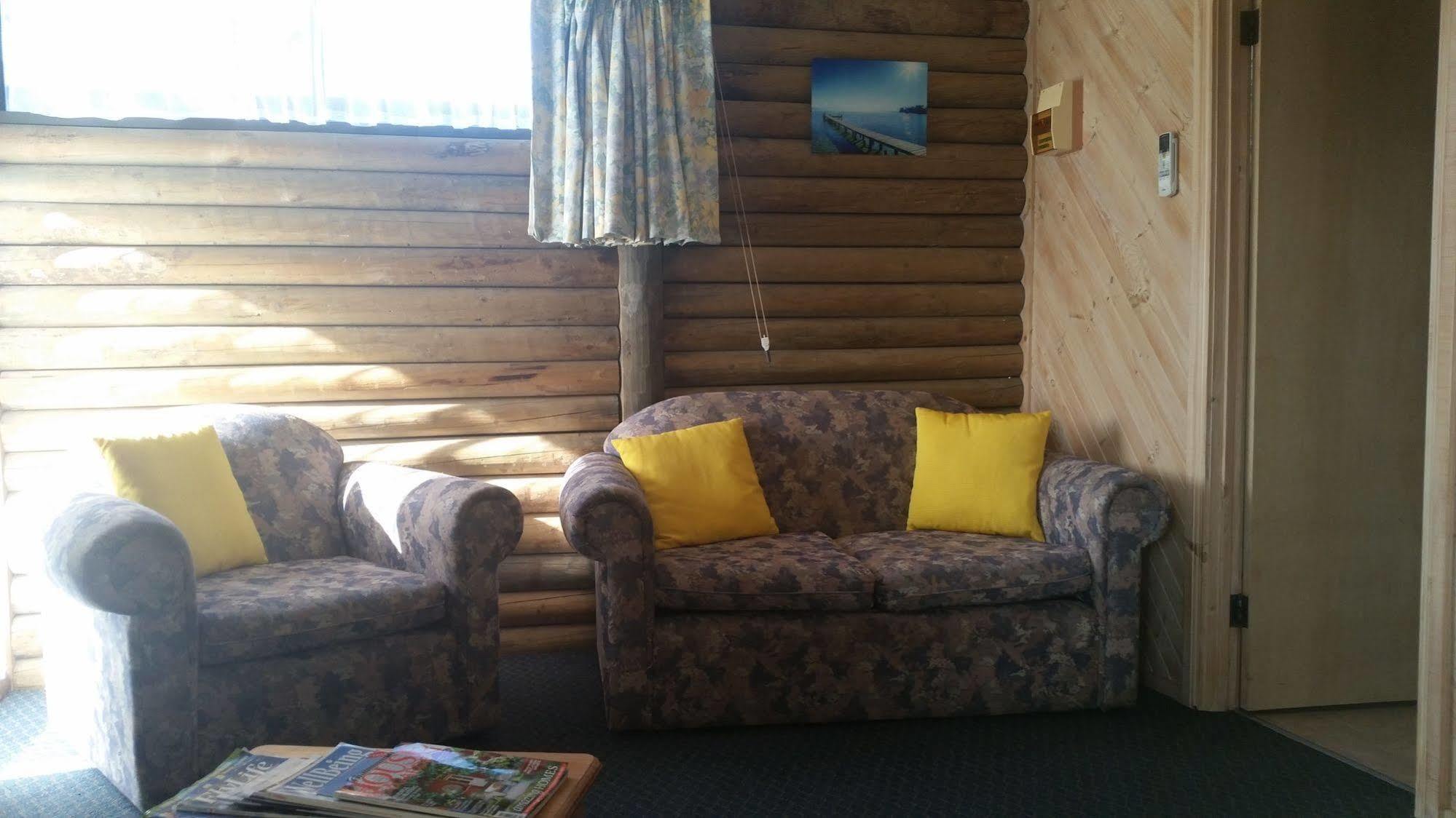 Lazy Acre Log Cabins Лейкс-Энтранс Экстерьер фото