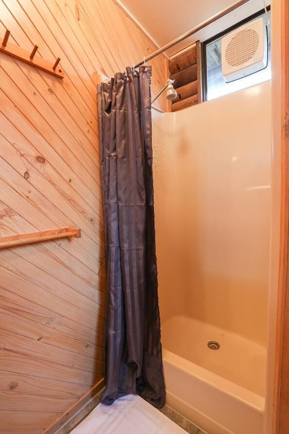 Lazy Acre Log Cabins Лейкс-Энтранс Экстерьер фото